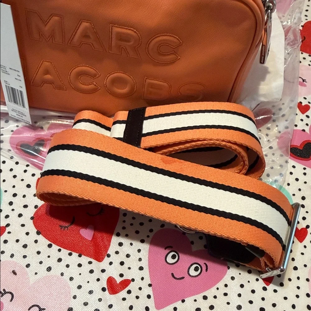 Marc Jacobs Vibrant Orange Leather Pouch - Picture 4 of 4